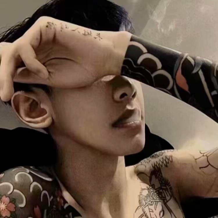 阿俊.