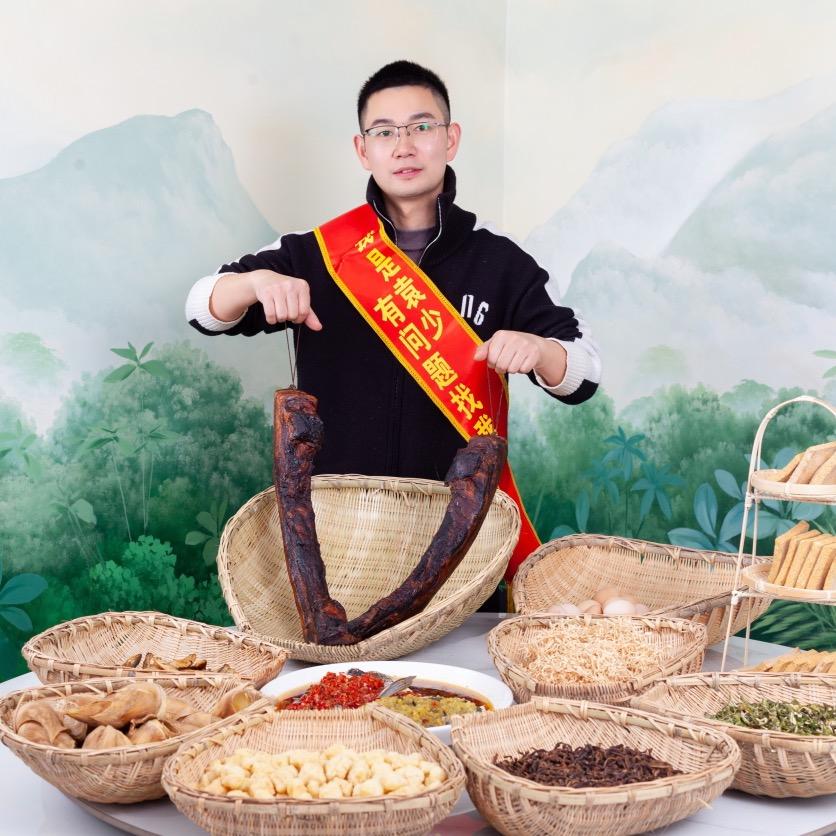 还债中的袁少