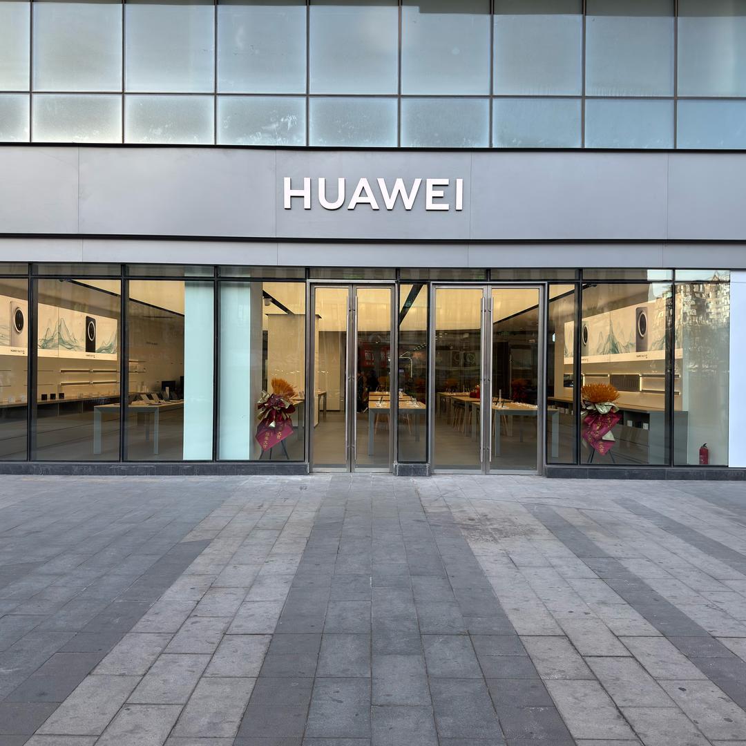 卖手机小男孩儿