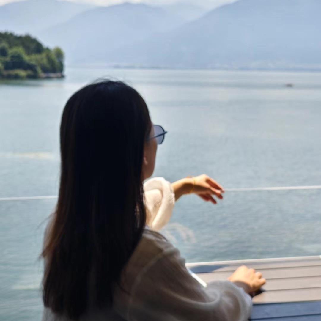 🌼卖家具的老阿姨
