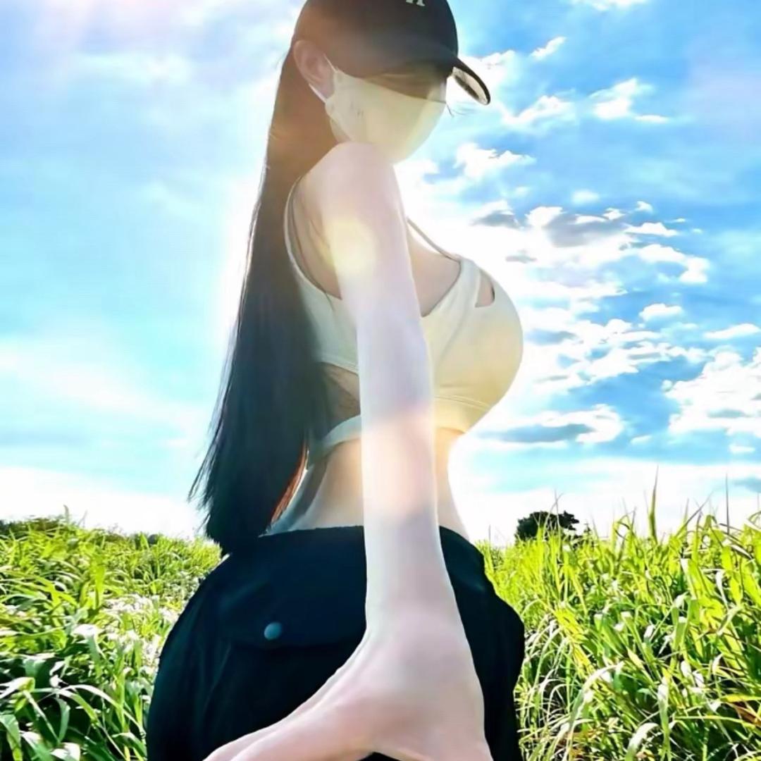 R.     尤