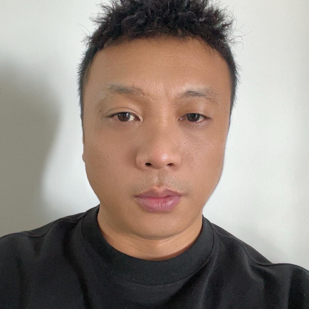 李伟