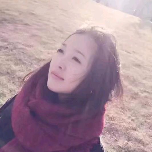 她的眼睛住着海