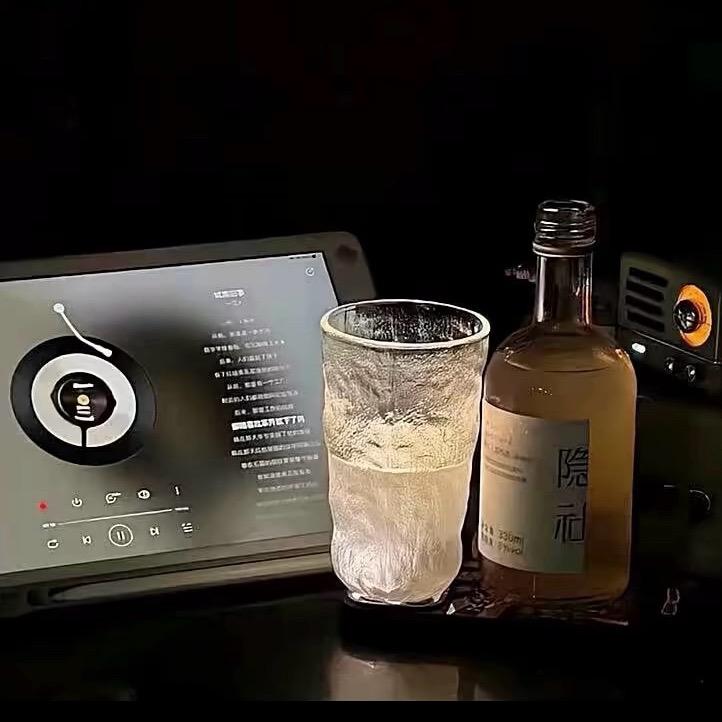 她总是睡不好.
