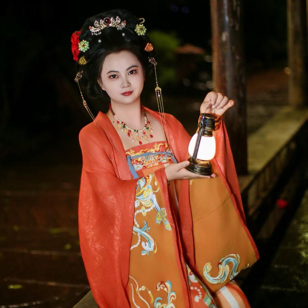 D玲红