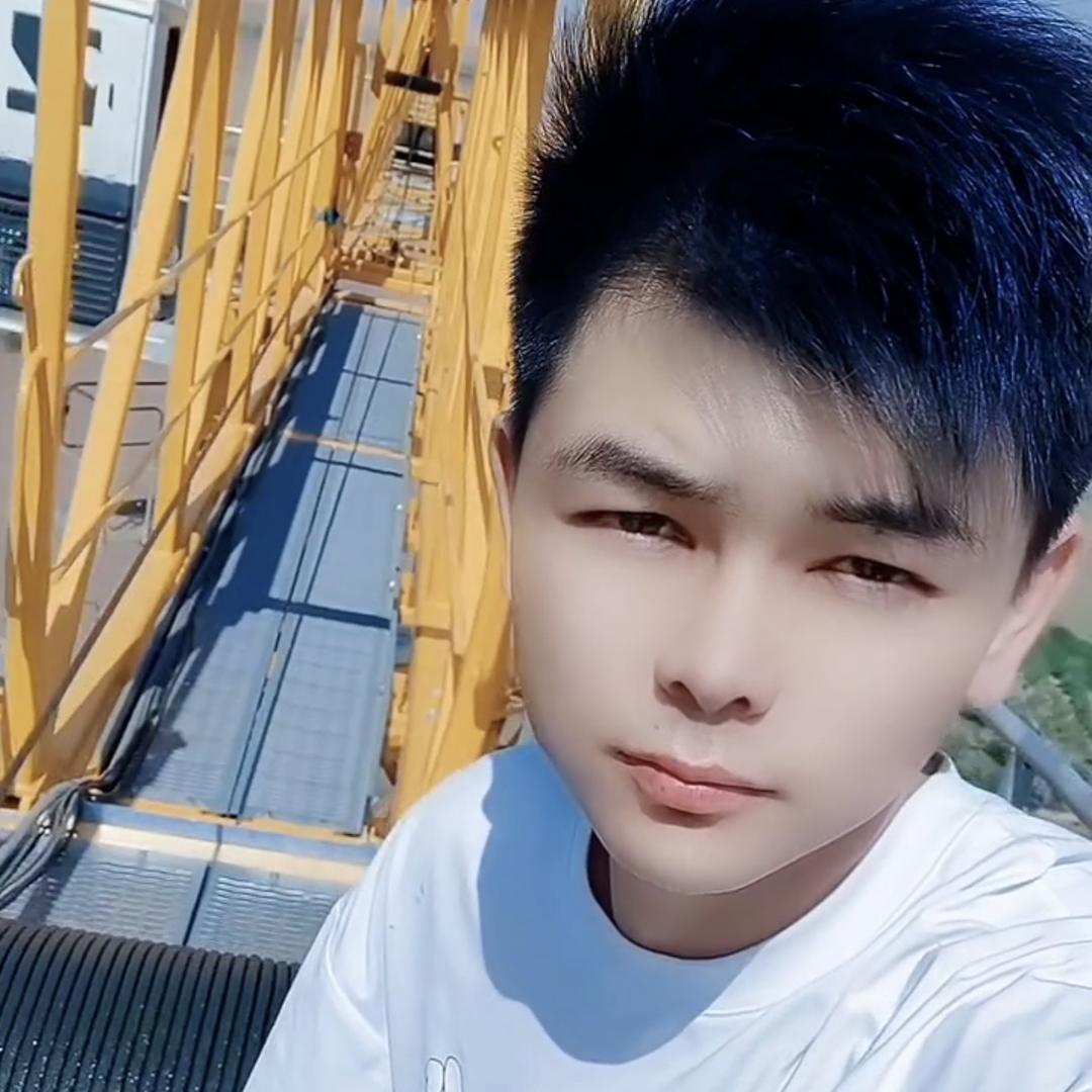 塔吊🏗刘  先生