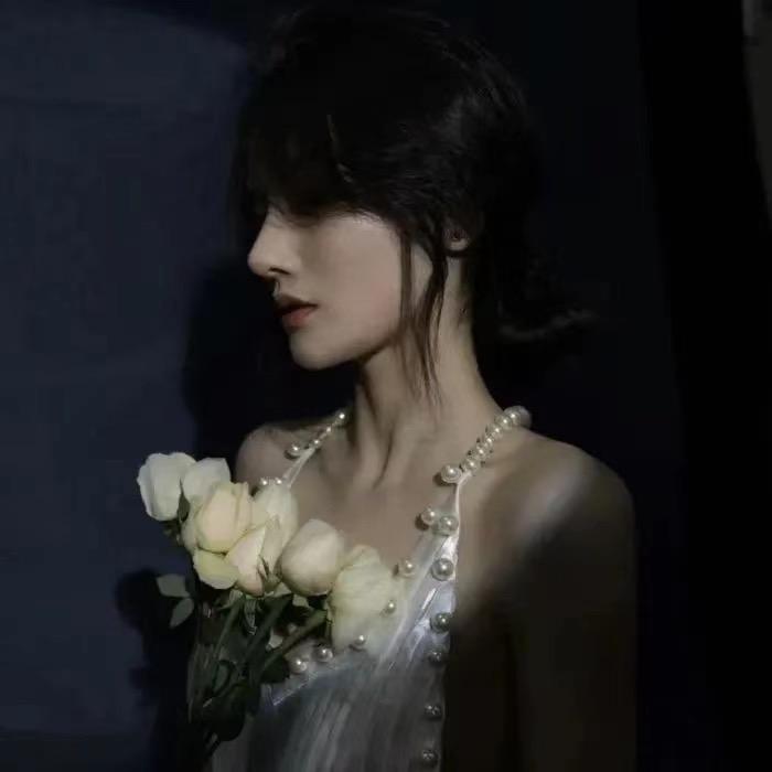 ᥫ⚘ •张  得美