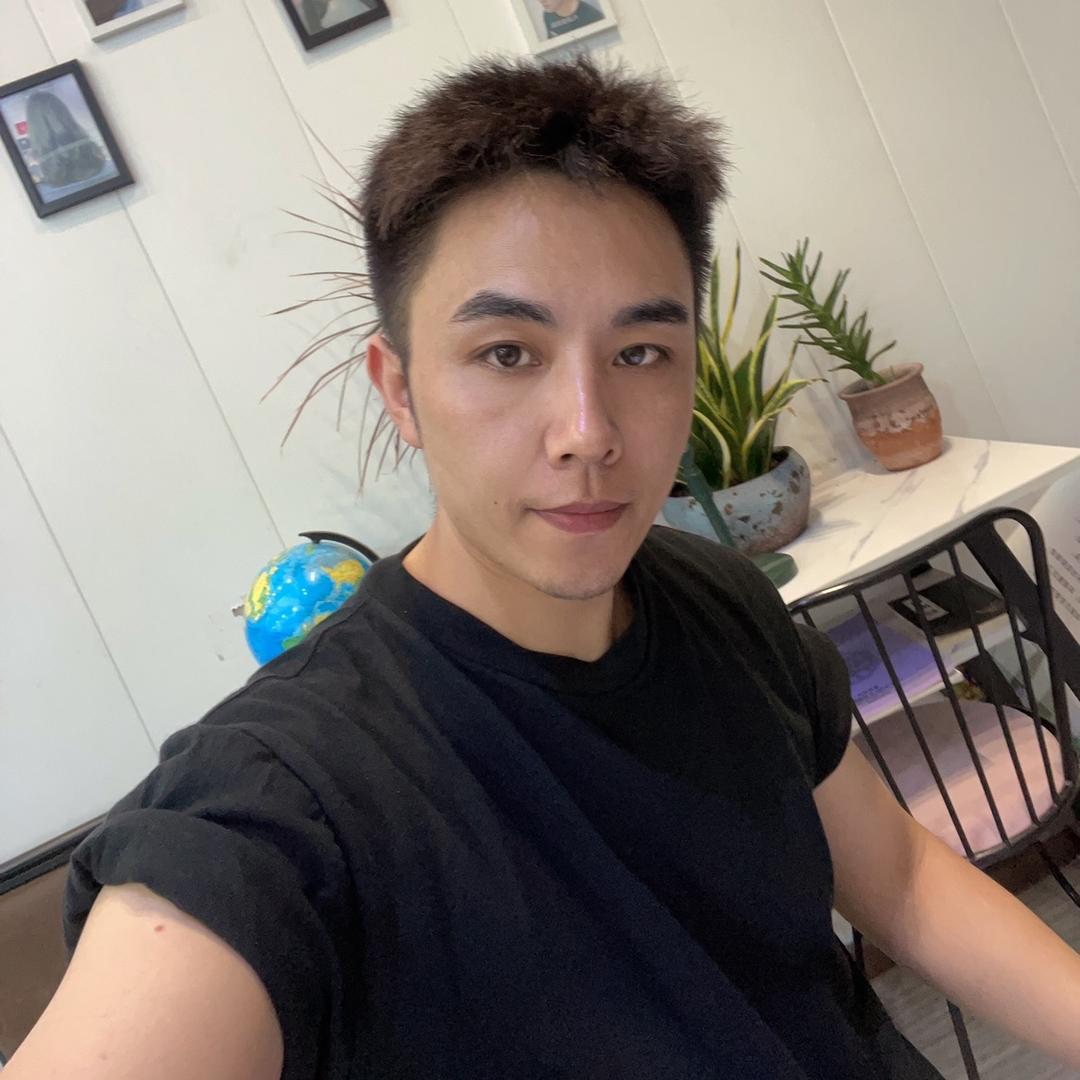 发型师—吕飞