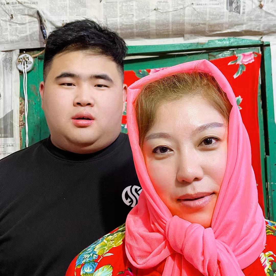 彤彤一家人