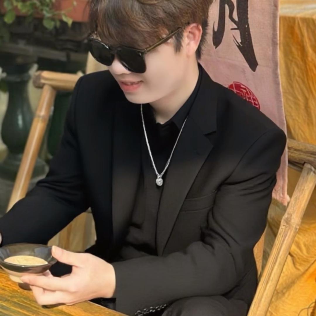 龙华娱乐、余文乐