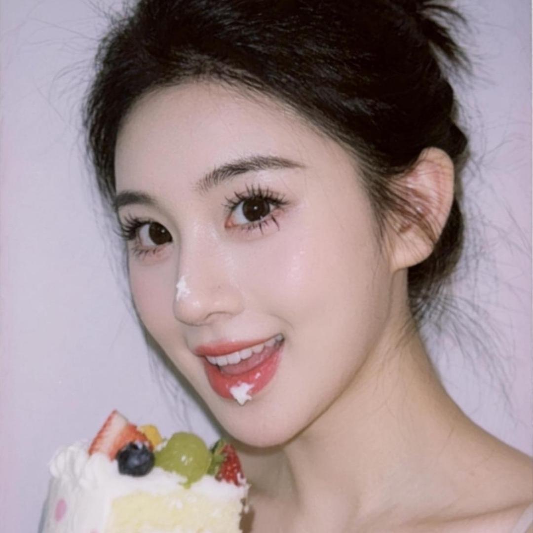 至尊金美女　　　　　　　　     🪳