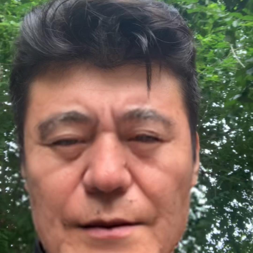 老张想说话