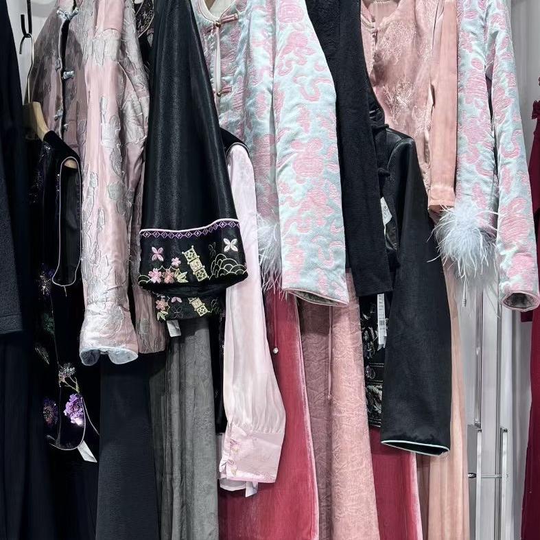 云裳裳轻奢服饰