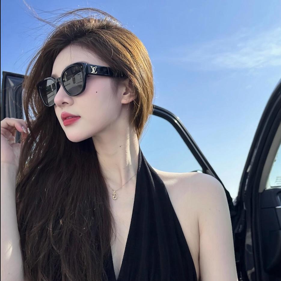 小y^