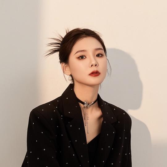 石家庄女发型师妍兮