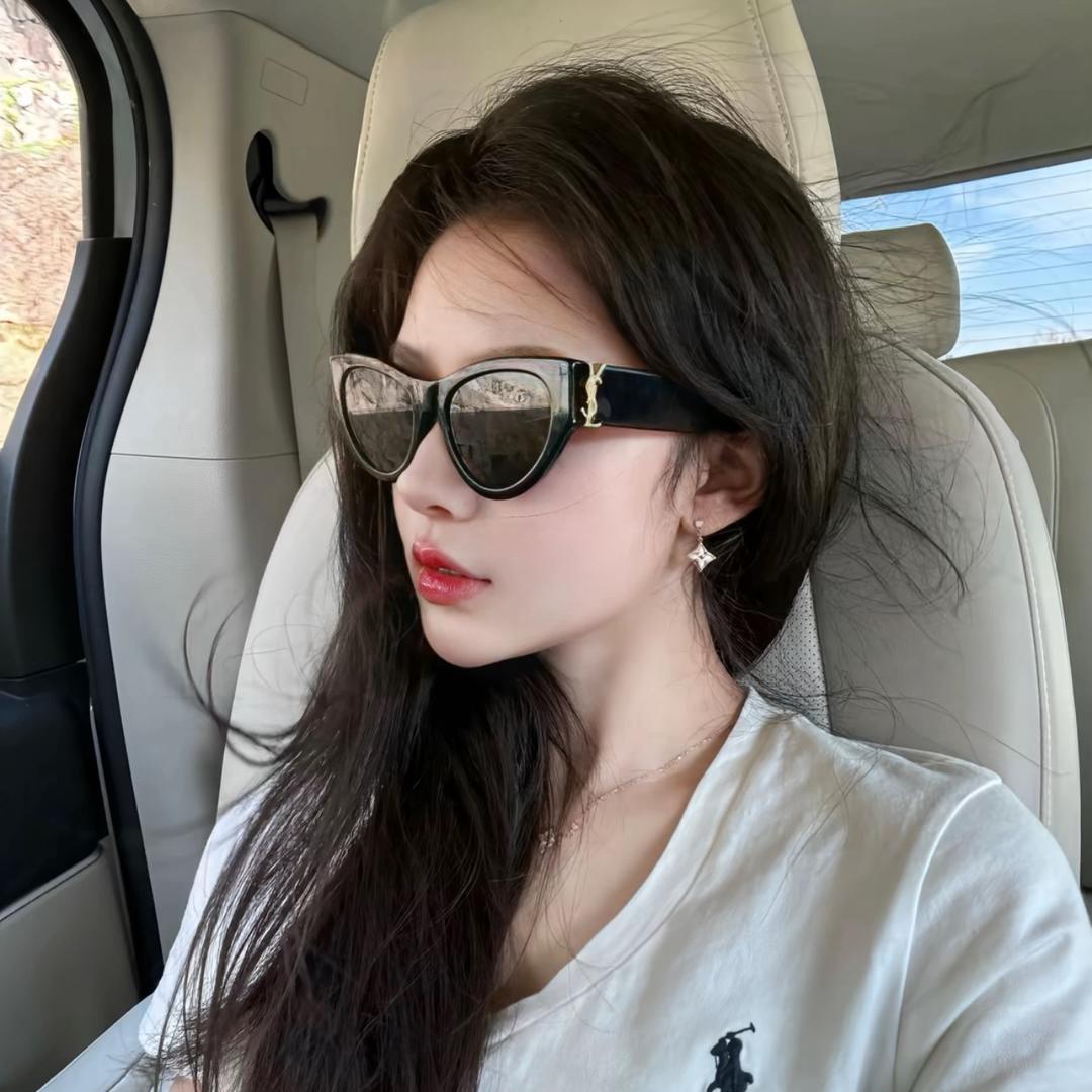 女1