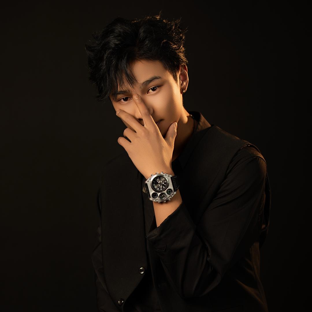 拥忠崩确的新歌《爱的姑娘》