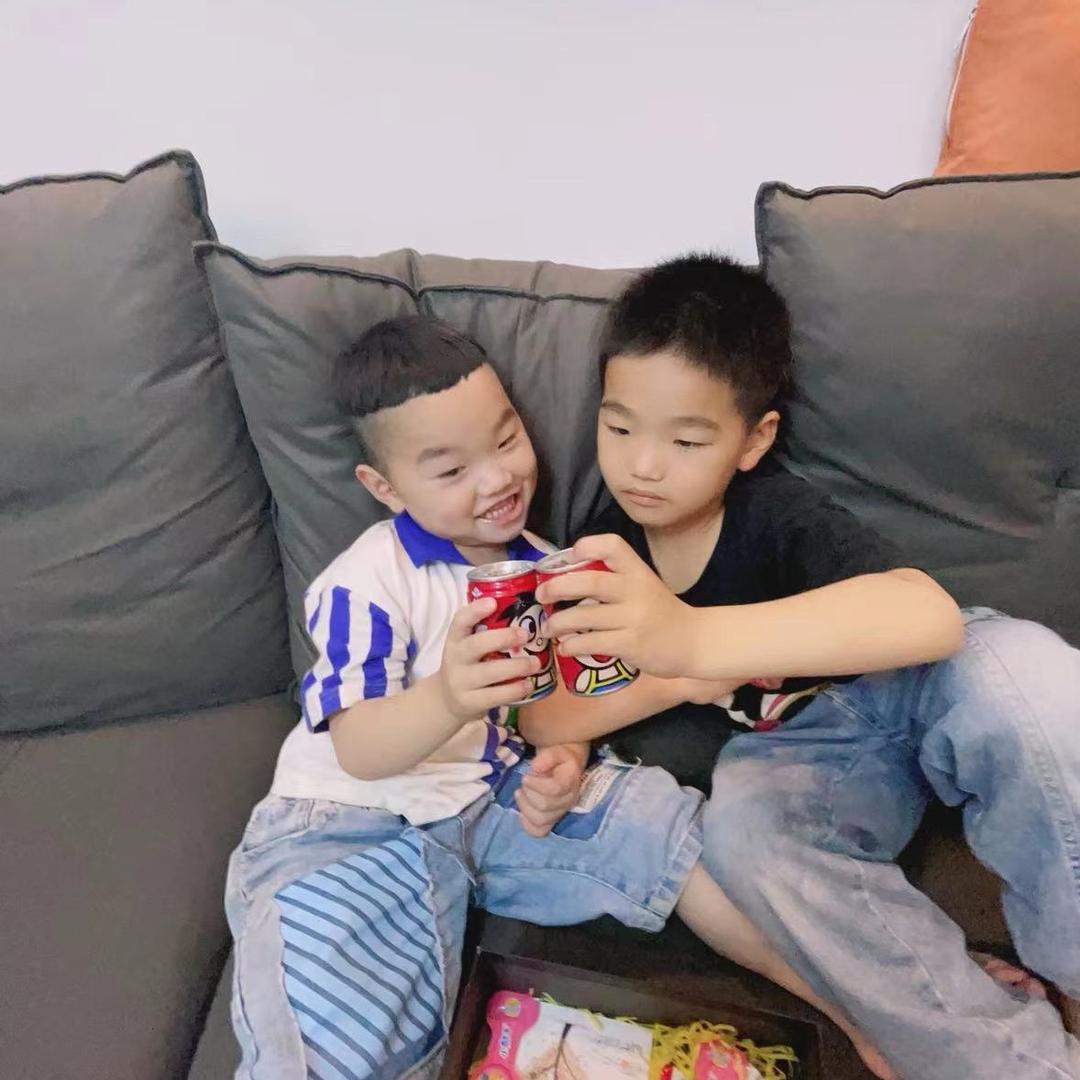 两个孙子奶奶