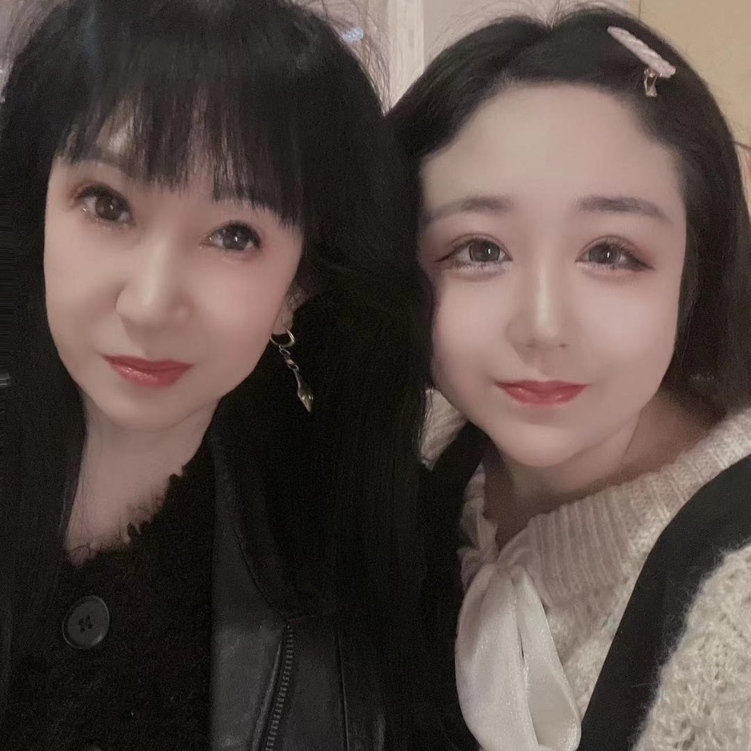 小何何一生一世婚纱