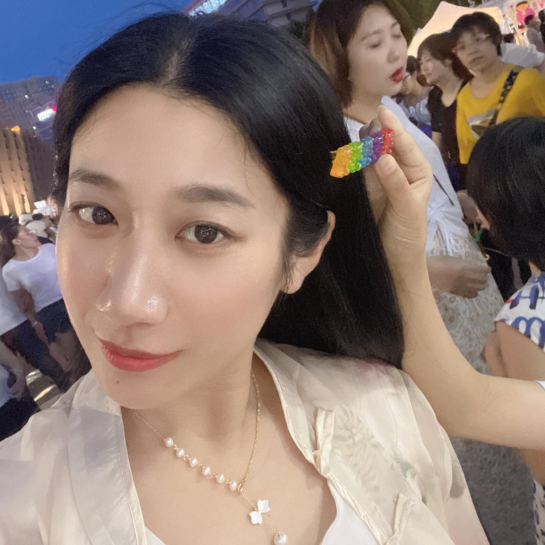 浅浅的白