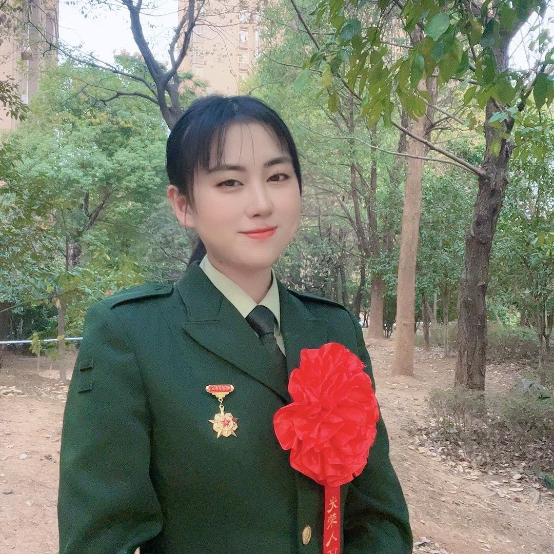 Miss侯退役女兵🇨🇳