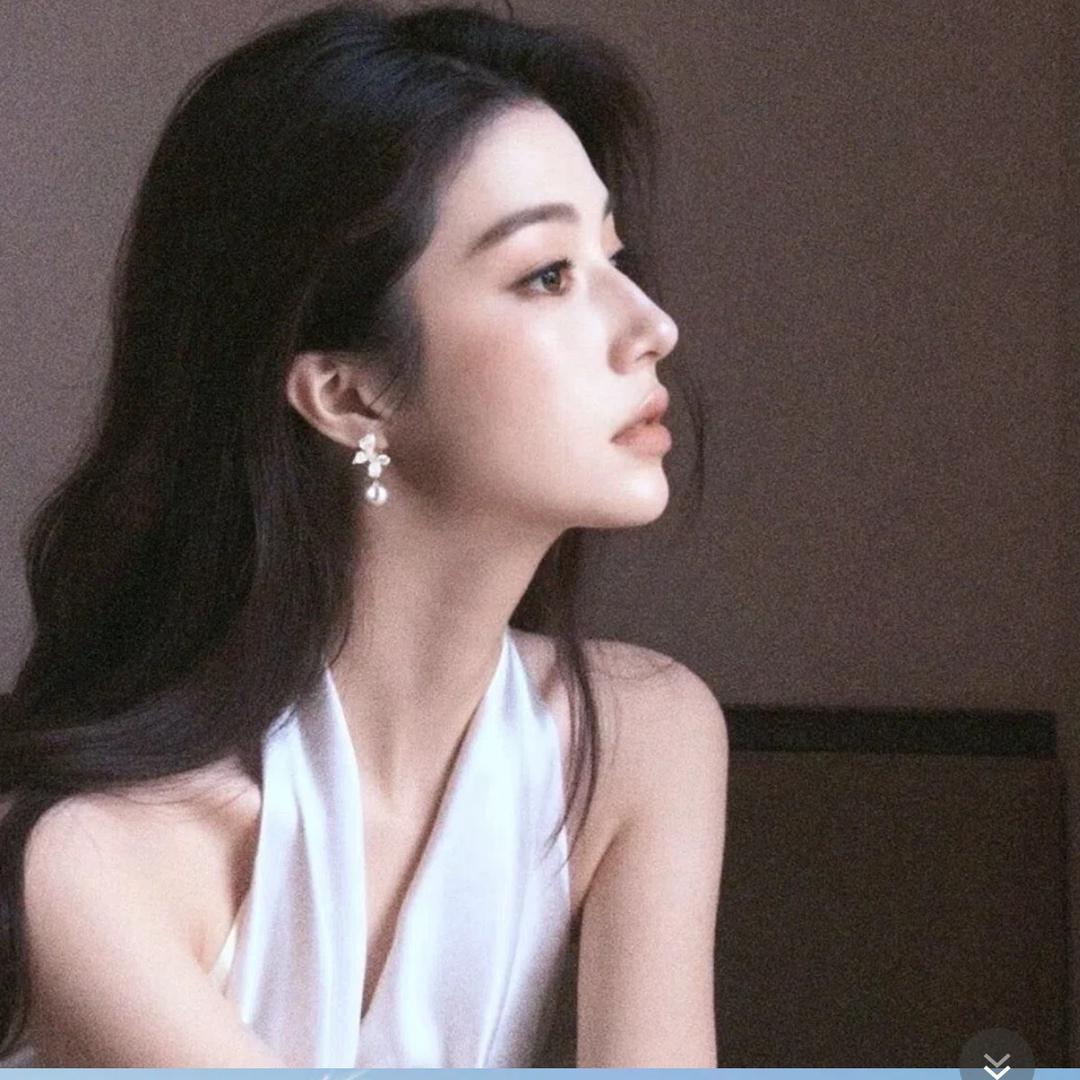 郭芳.