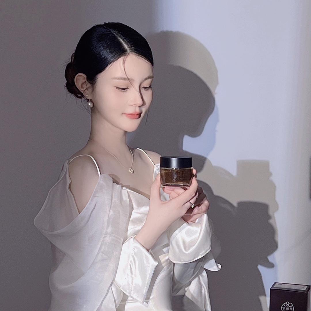 亿蒽女装工作室