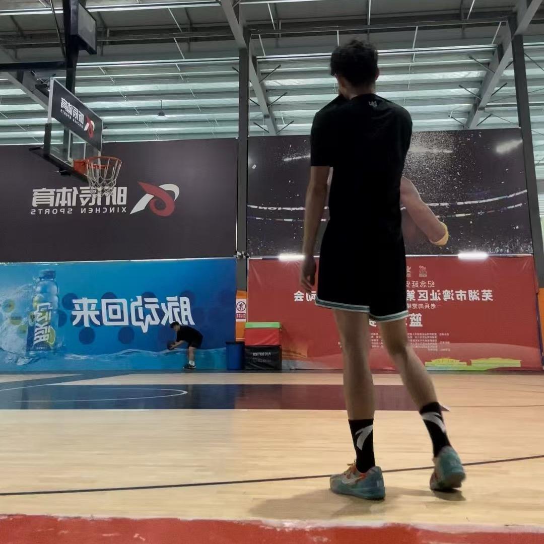 狂野且凶狠的狼