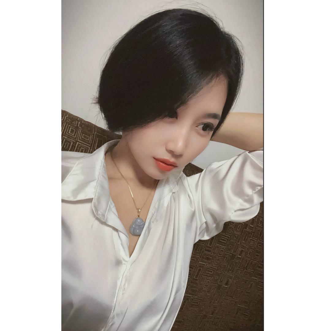 一个叫悠悠的女孩。
