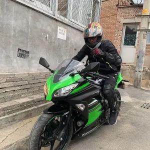 两抹淡紫
