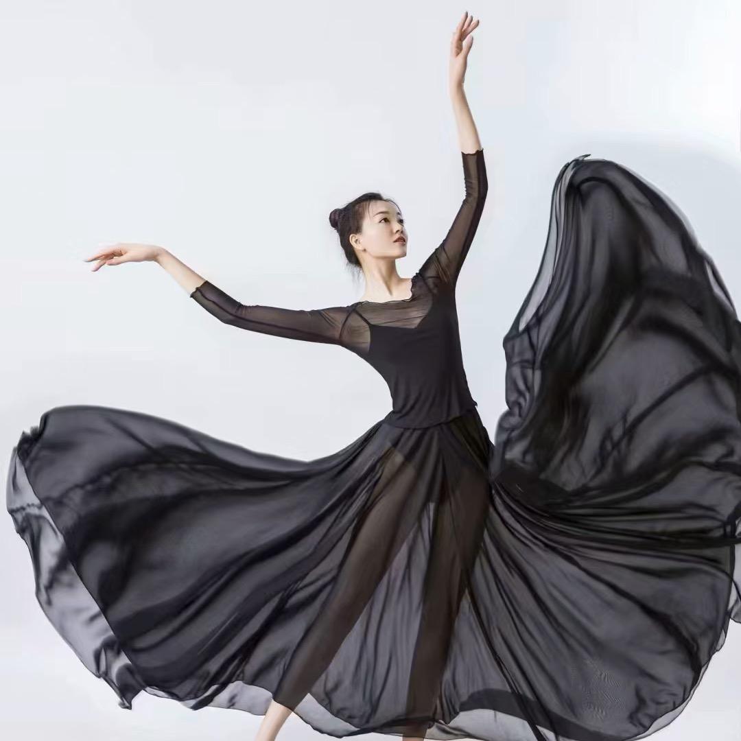 中国舞小何老师