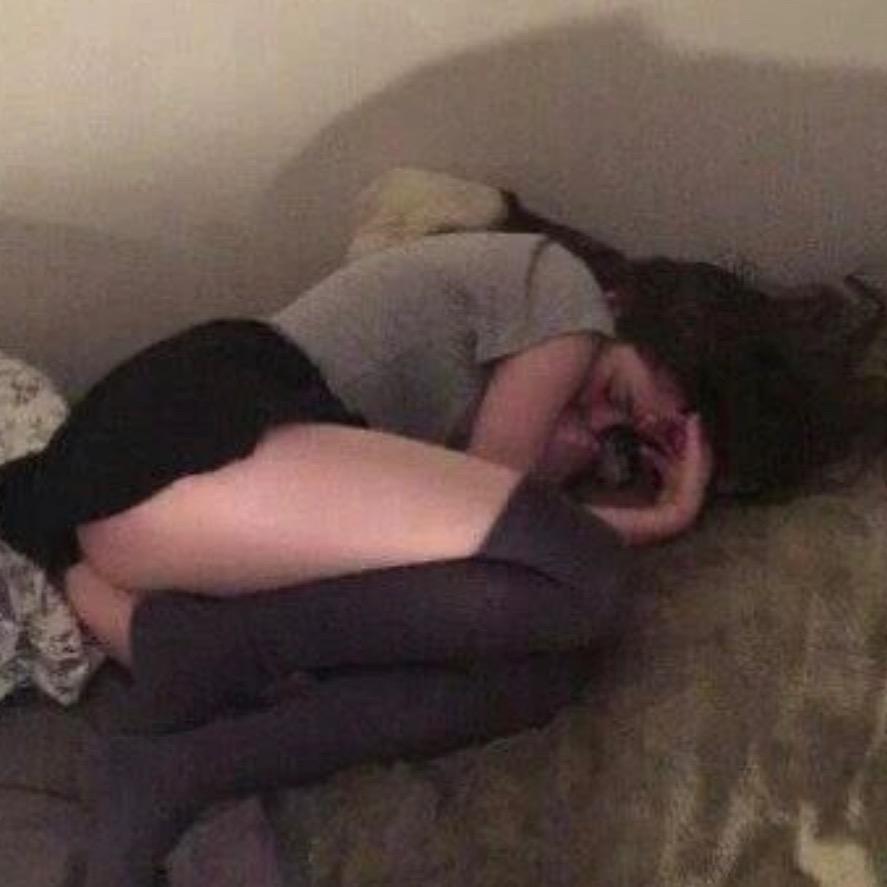 小帅跪着求我扇死他