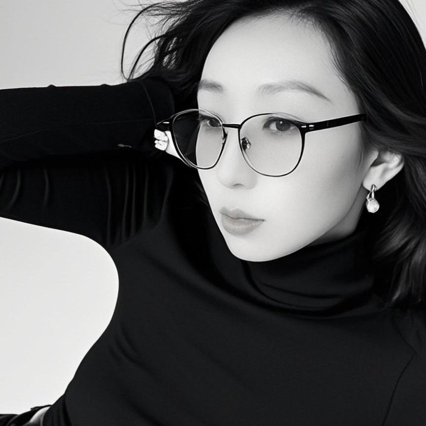藏族贴膜女士