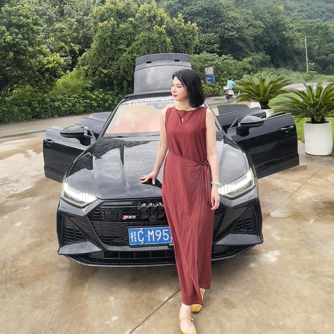 开奥迪的小二哥