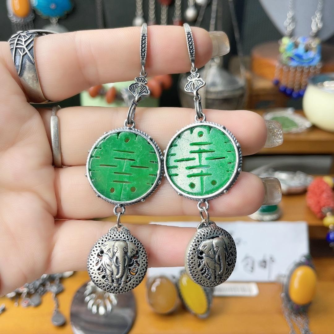 鼎鼎银庄鸿正网络传媒（重庆）有限公司玉石专卖店