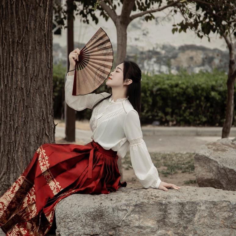 ‘微笑是寂寞的悲伤