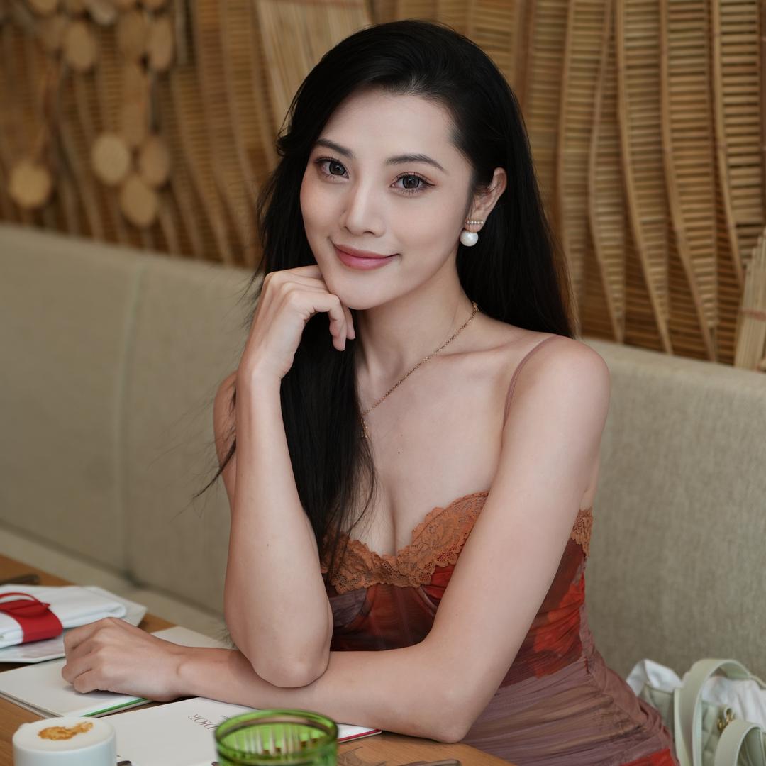 爱喝奶茶的李老师