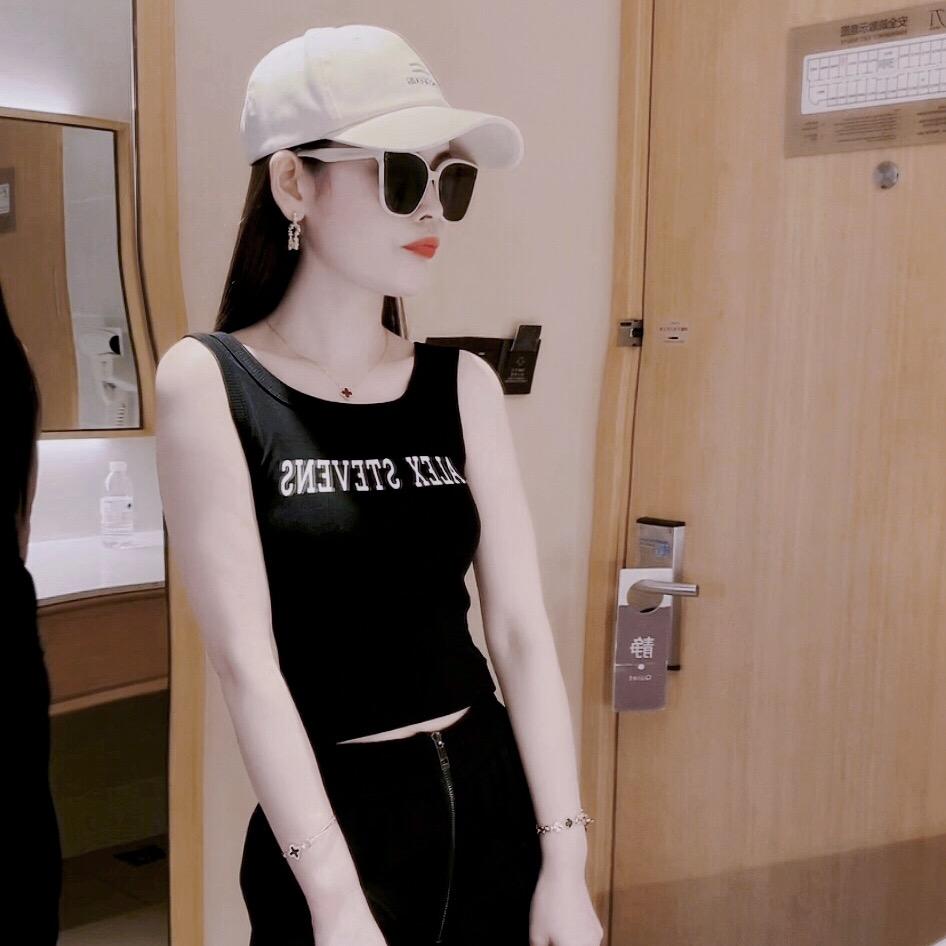 影子( •ิ_• ิ