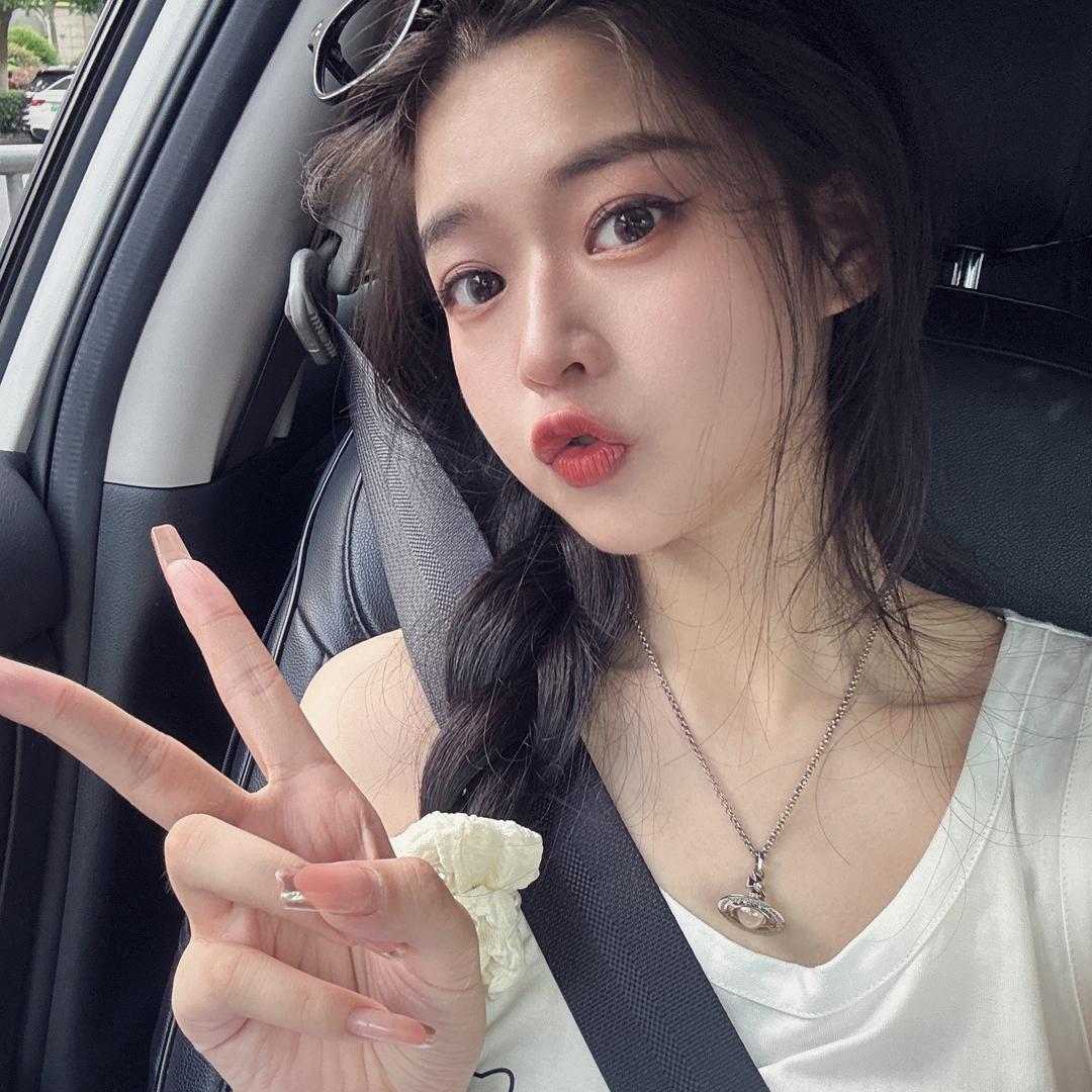 菁菁穿搭