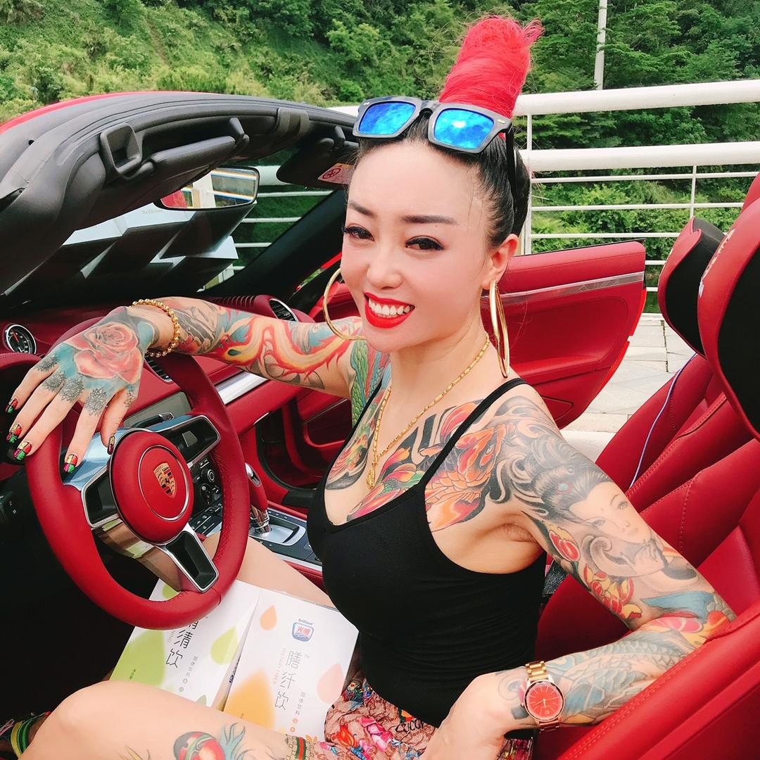 花臂女神