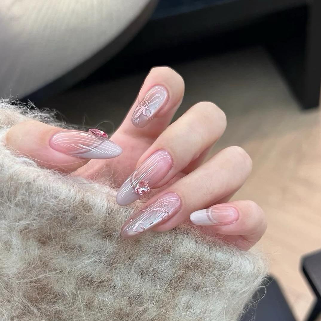 爱做指甲的小梁.
