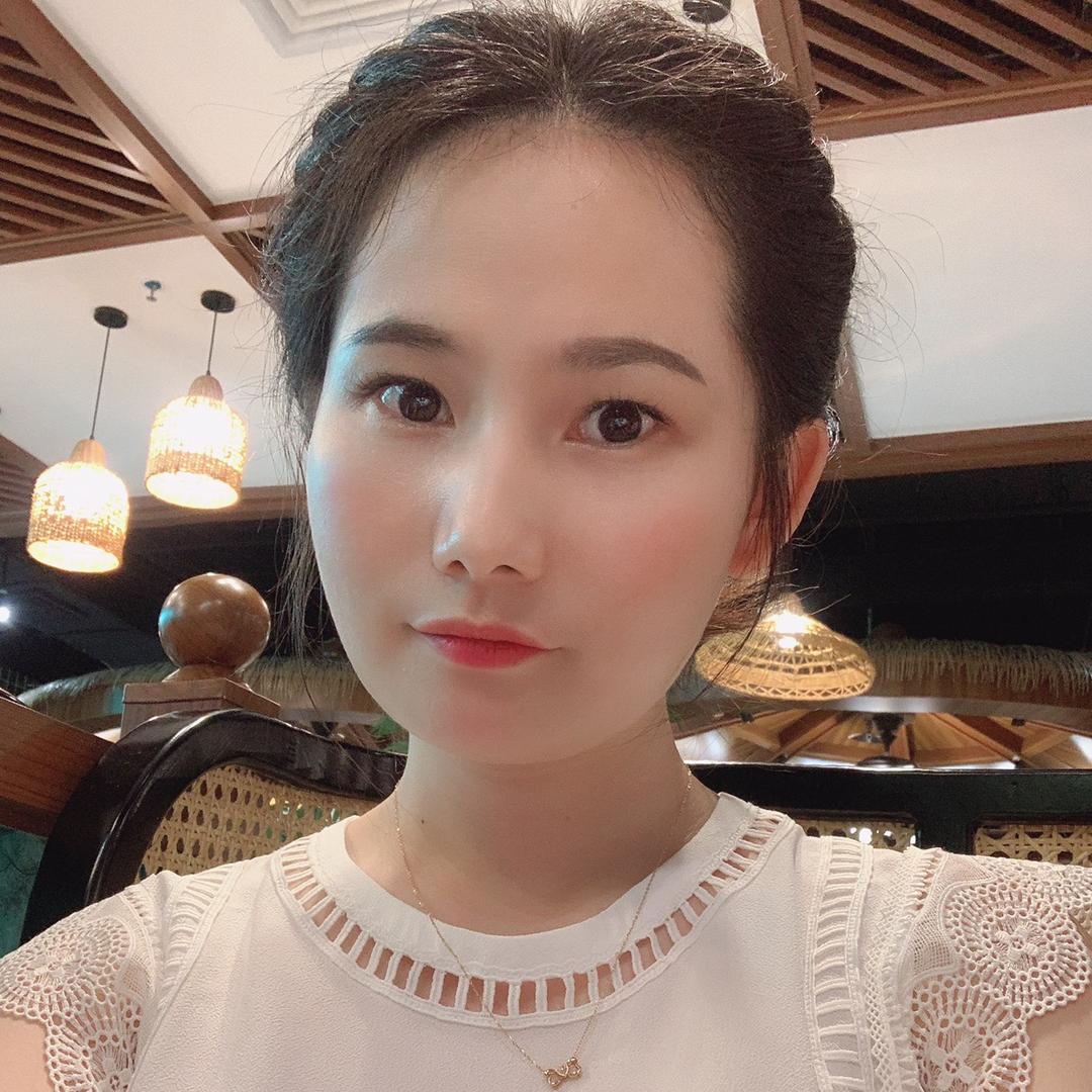 深圳星辰月高货定制女装个体店