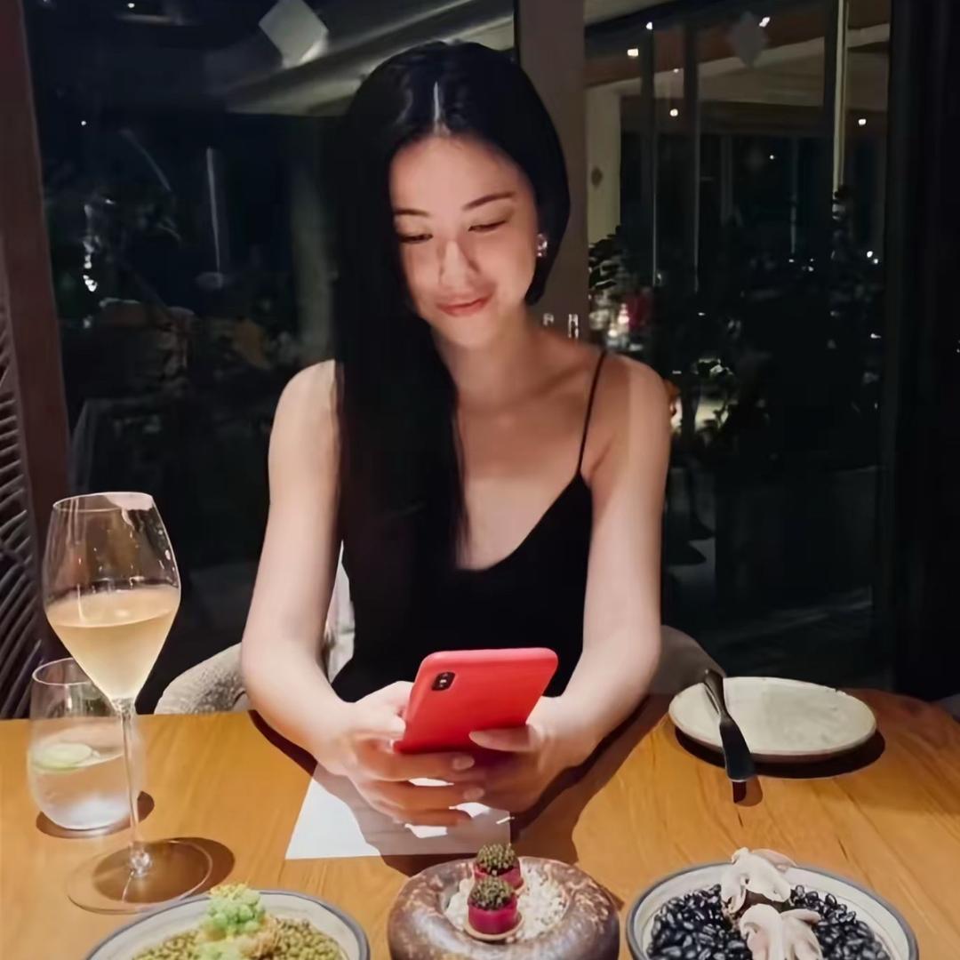 芦苇微微.