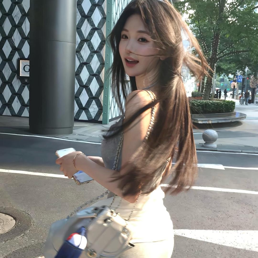 荣子怡.