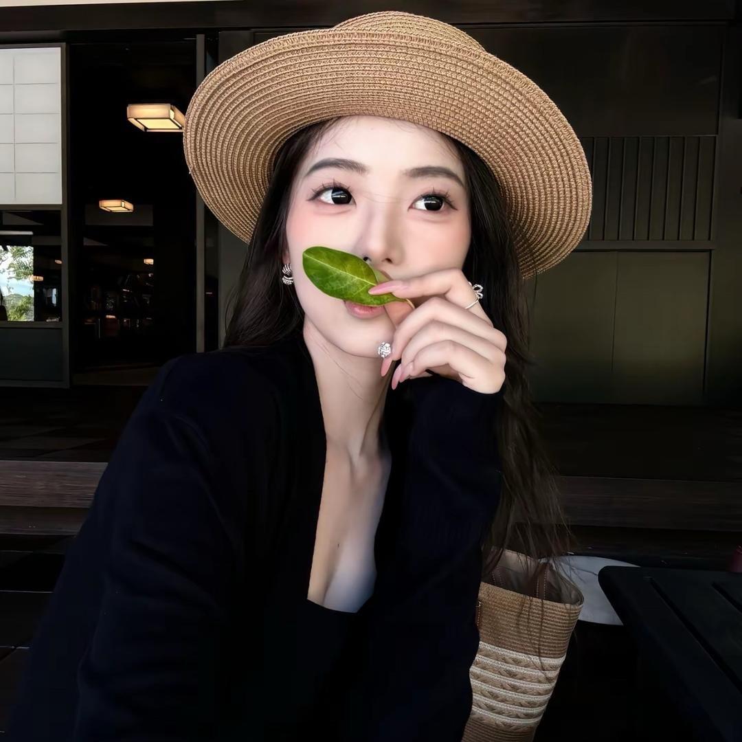 袁滚滚.