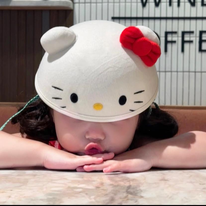 一口苹果汁