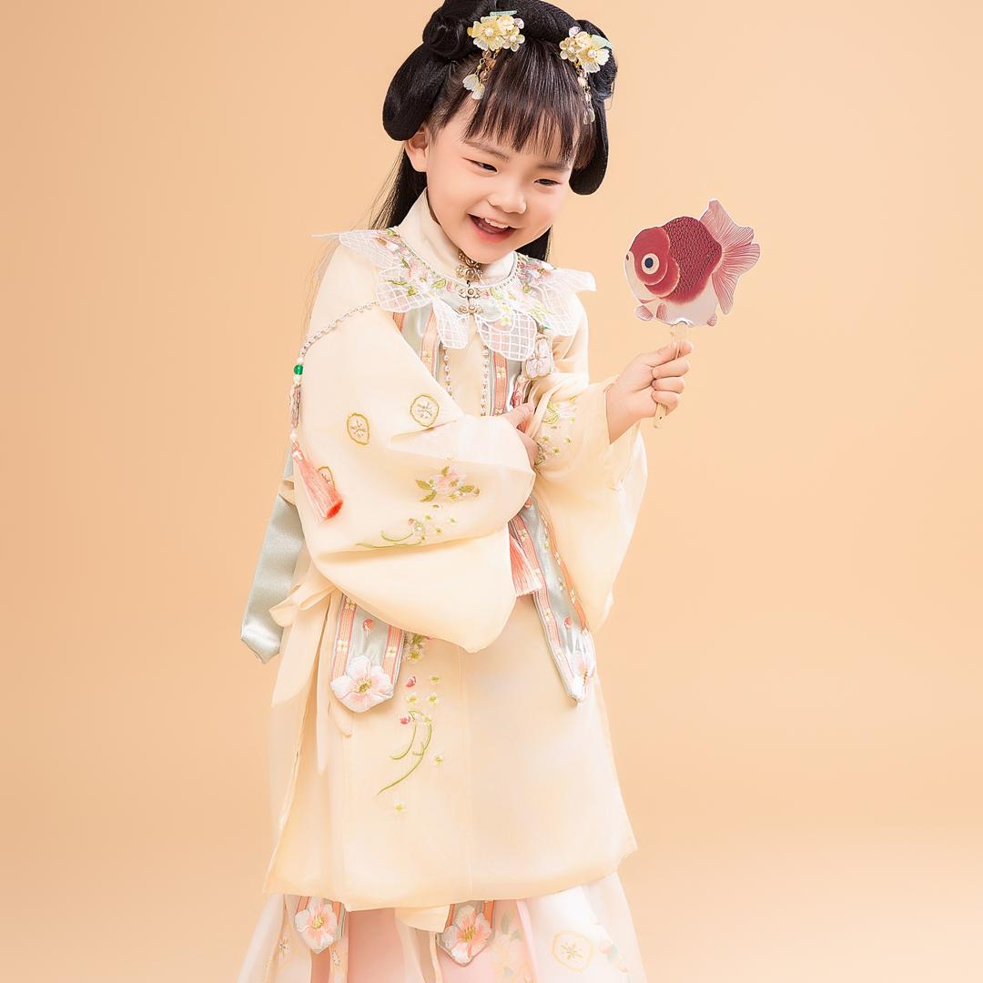 豆丁小桃和小恩