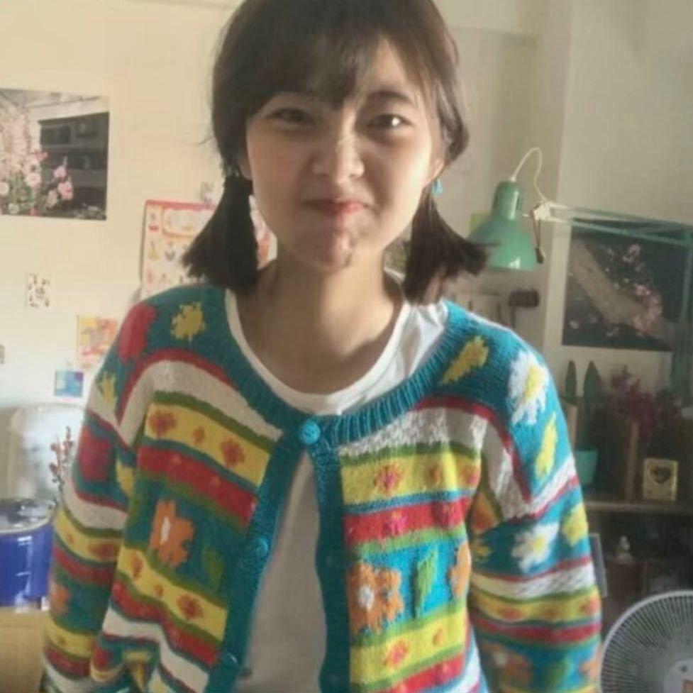 何钨.