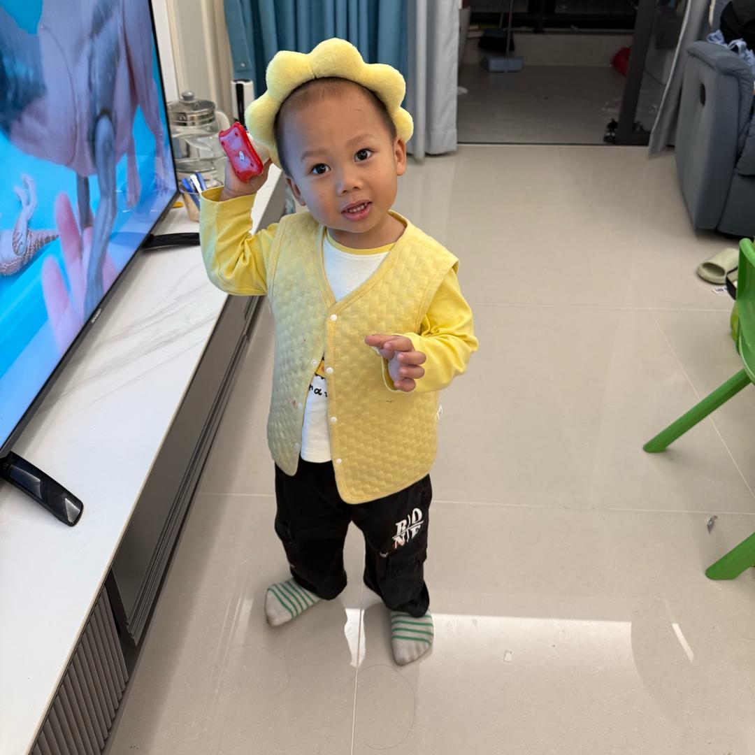 一脸灿烂的笑