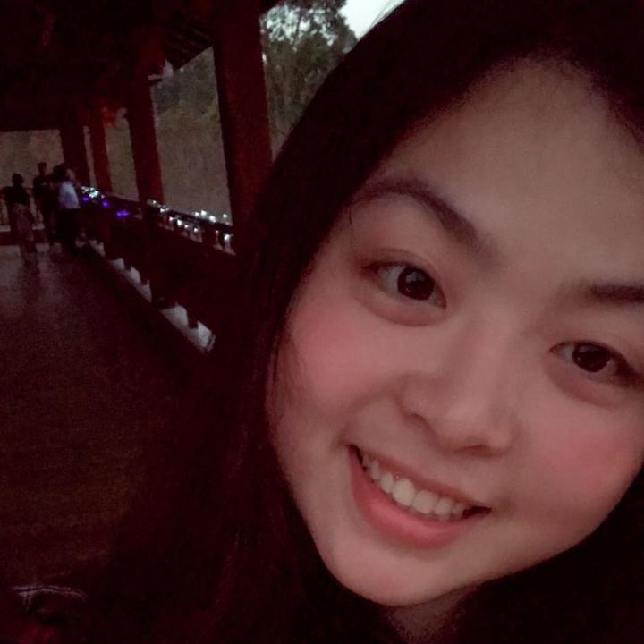 莉莉༻
